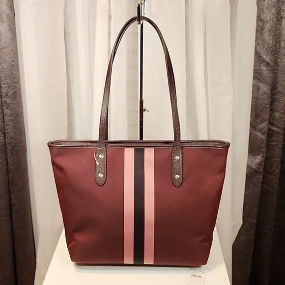 NWT Coach City Zip Tote Bag With Horse And Carriage - Picture 9 of 16